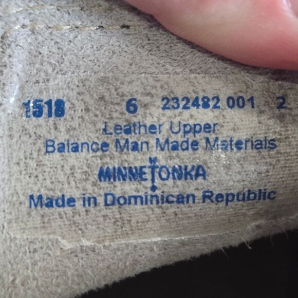 🐢 Minnetonka Suede Leather Cream Ankle Booties Riveted Size 6 - Picture 6 of 15